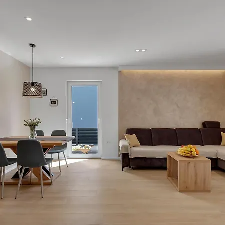 Apartman Roza, Prekrasni Novi Apartman S Parkingom Makarska Exterior foto