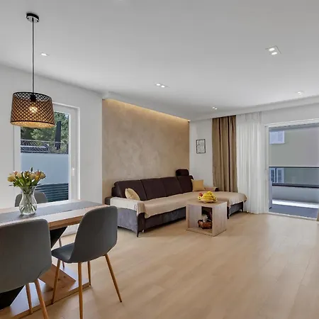 Apartman Roza, Prekrasni Novi Apartman S Parkingom Makarska Exterior foto