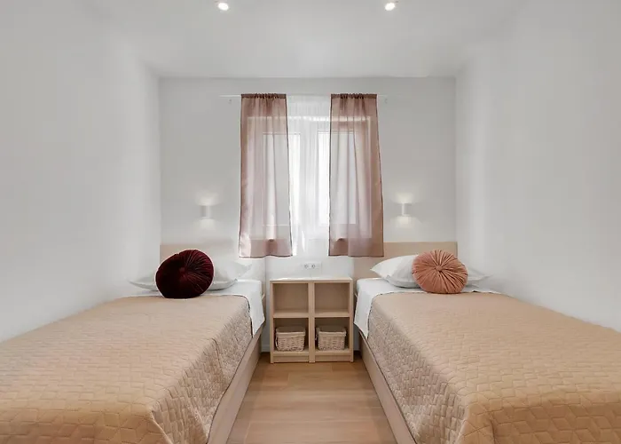 Apartman Roza, Prekrasni Novi Apartman S Parkingom