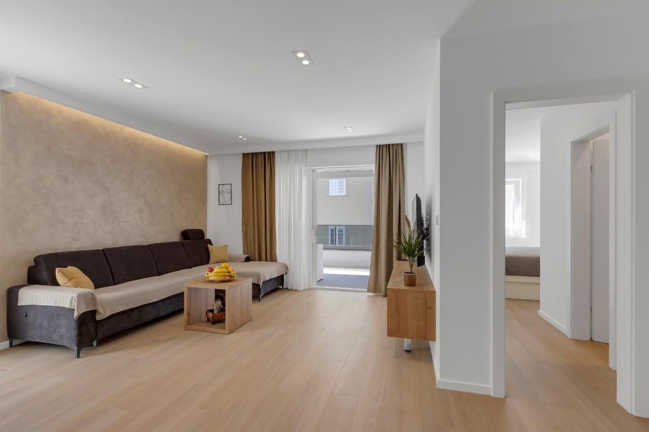 Roza, Prekrasni Novi S Parkingom Apartment Makarska