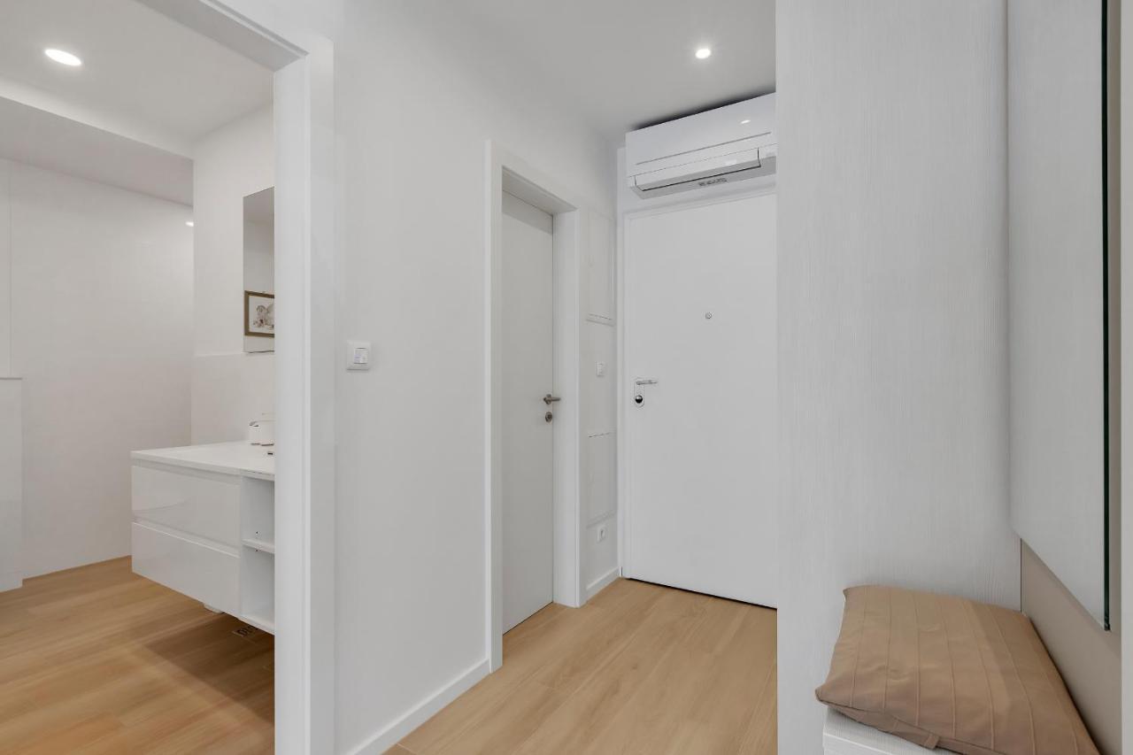 Roza, Prekrasni Novi S Parkingom Apartment Makarska