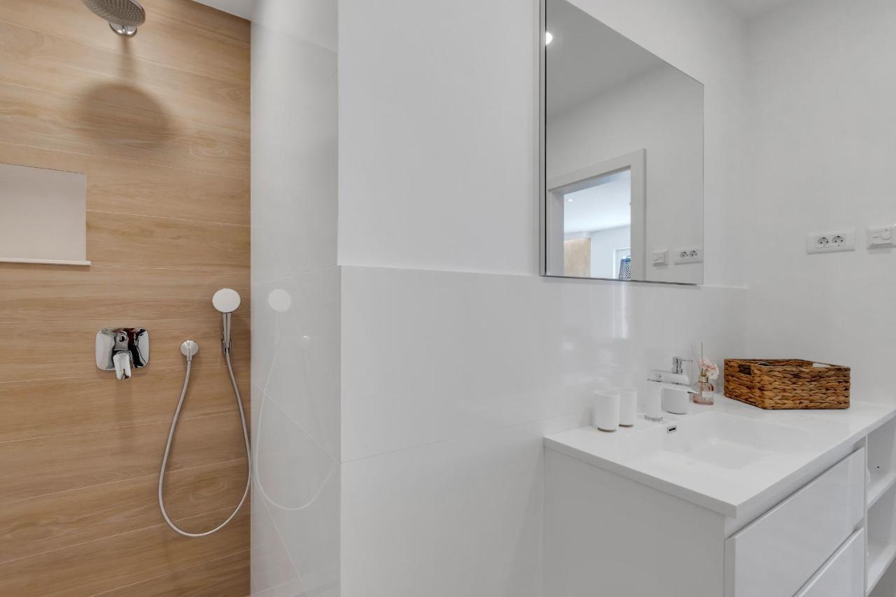 Apartment Roza, Prekrasni Novi S Parkingom *